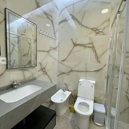 Aem 2 Bedroom Apt #1 아파트 *